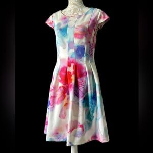 Calvin Klein summer dress, short sleeve, with pockets. Fully lined. Wrinkle free